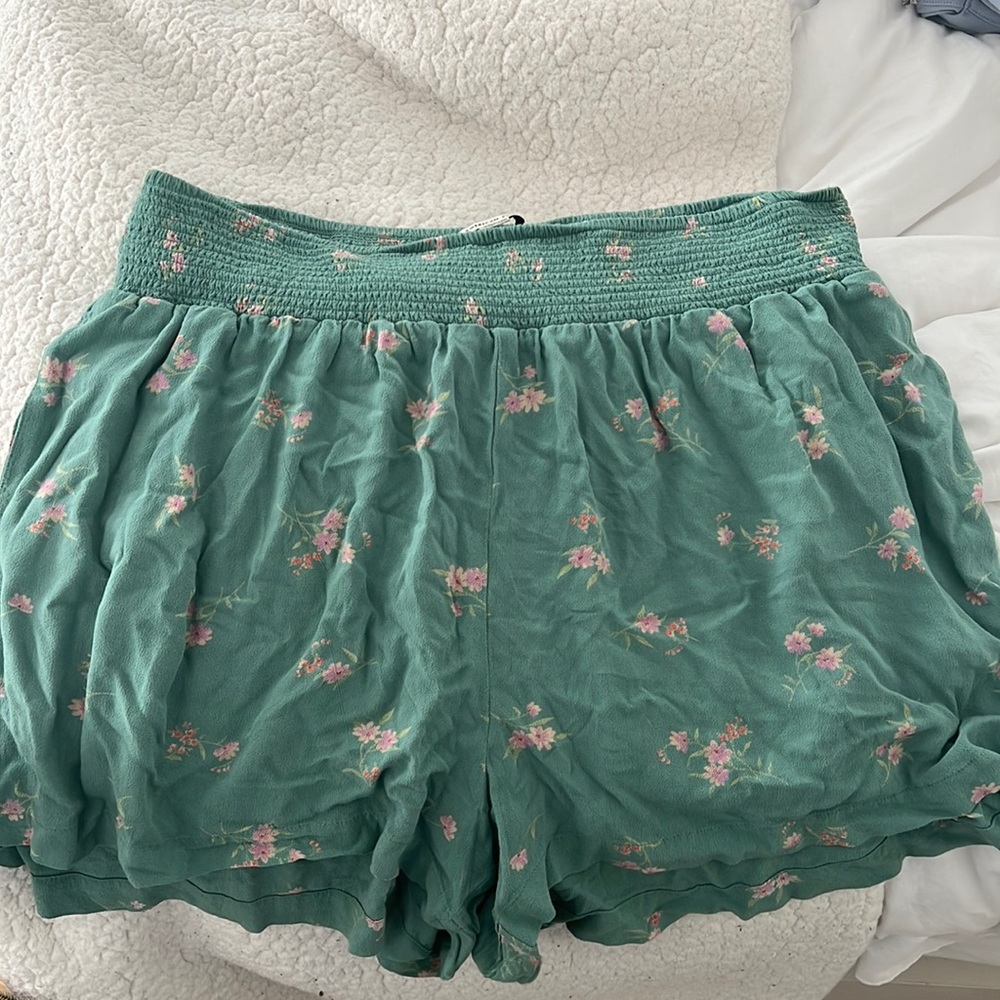 Flowy American Eagle shorts, size L
